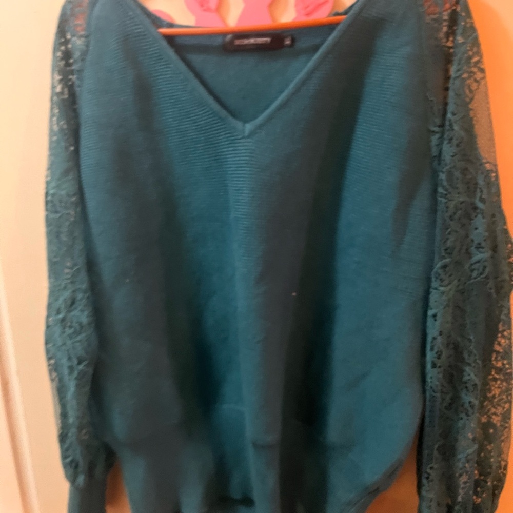 Chic Teal V-Neck Sweater with Lace Sleeves